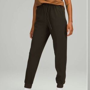Lululemon Stretch High-rise Jogger Pants Womens 6 Black Tapered Cuffed Athletic